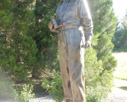 General Douglas MacArthur Statue